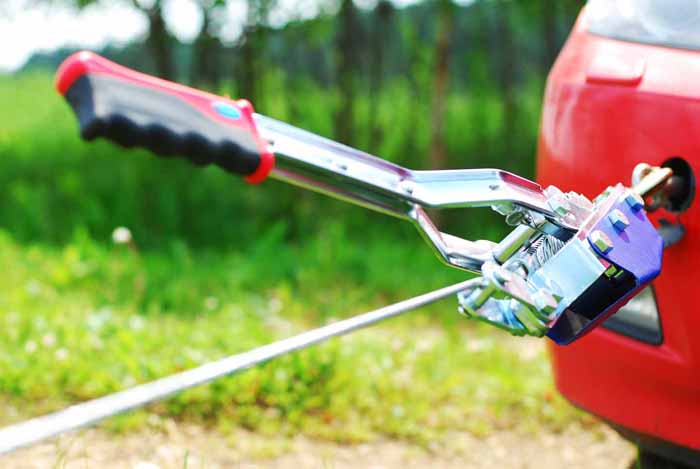 Ручная рычажная автомобильная лебедка HP141D. Лебедка оснащена 3 крюками, и имеет грузоподъемностью 4 тонны