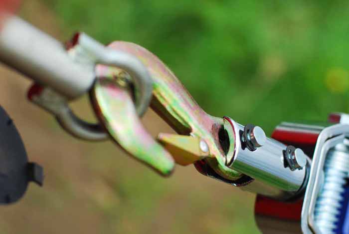 Ручная рычажная автомобильная лебедка HP142D. Лебедка оснащена 2 крюками, и имеет грузоподъемностью 4 тонны