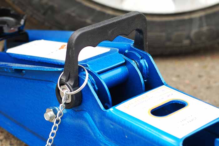 Домкрат гидравлический подкатной 2250 кг с фиксатором