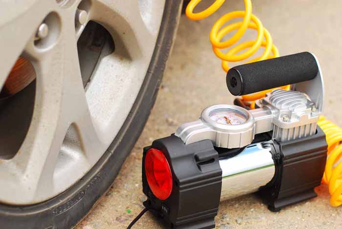 Компрессор автомобильный ТАЙФУН для шин R15 с удлинителем и красным фонарем