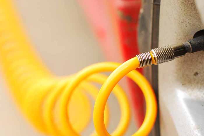 Компрессор автомобильный ТАЙФУН для шин R15 с удлинителем и красным фонарем