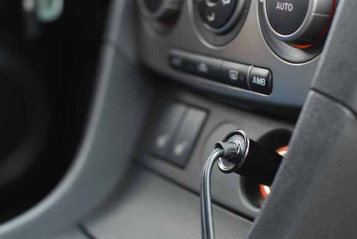 Компрессор автомобильный ТАЙФУН для шин R15 с удлинителем 6 метров и красным фонарем