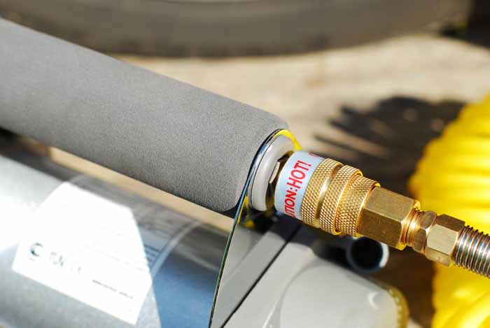 Компрессор автомобильный БЕРКУТ для шин R20